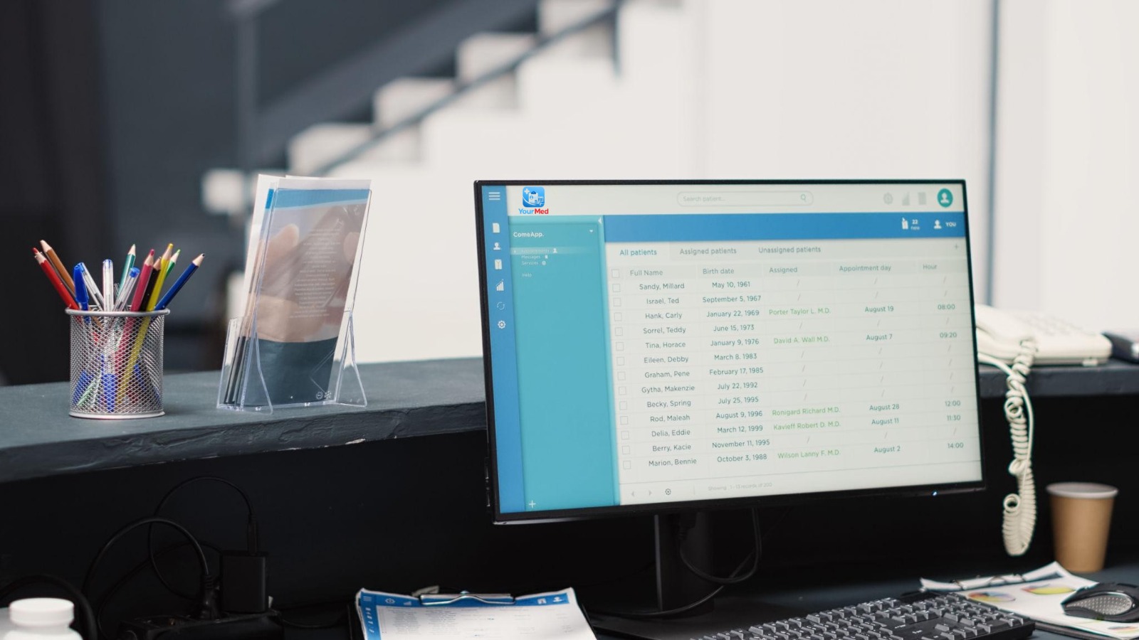 laptop aplicatie medicala, platforma gestionare documente
